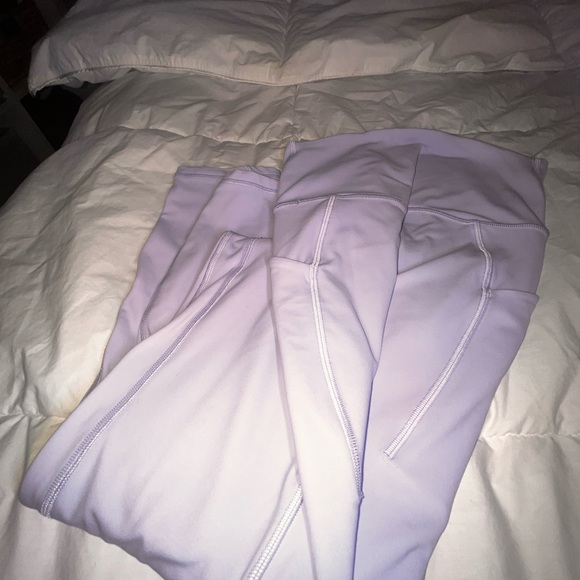 Lululemon Size 8 Yoga Pants: Stay Comfy and Stylish in Vibrant Violet - Picture 5 of 12